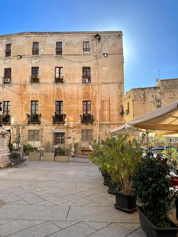 Piazza Carlo Alberto Hotel Каляри Екстериор снимка